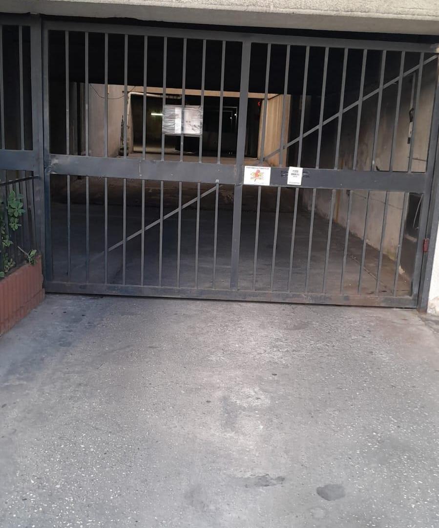 Foto de VENDO COCHERA MUY COMODA CORRIENTES CASI PELLEGINI, imagen 3