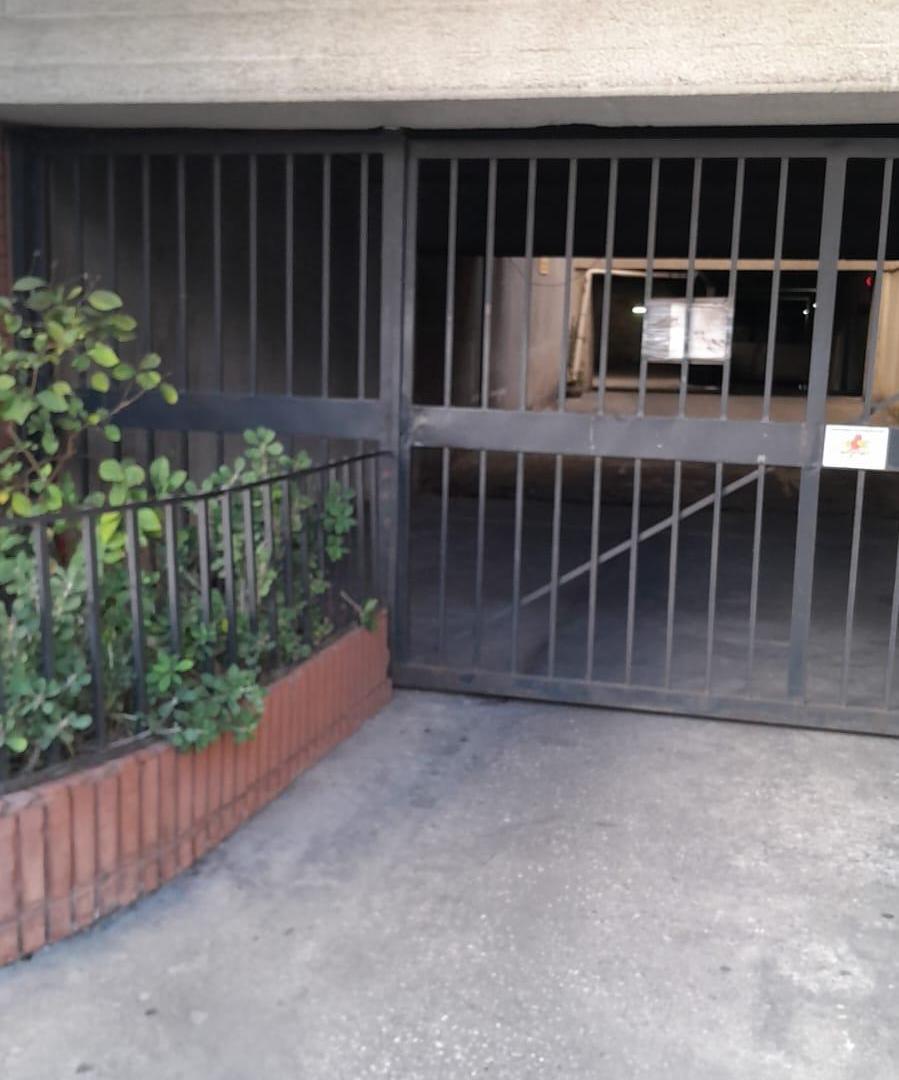 Foto de VENDO COCHERA MUY COMODA CORRIENTES CASI PELLEGINI, imagen 1