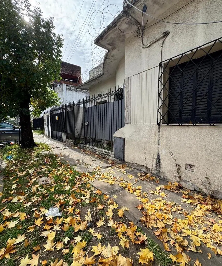 Casa con Patio en Castelar, Aristobulo del Valle al 300 4