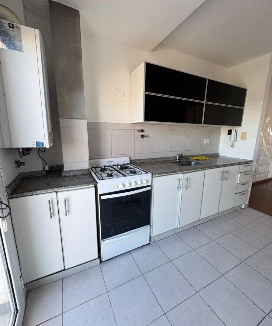 Foto de Departamento 2 Dormitorios con Balcon Terraza - Alberdi, imagen 3