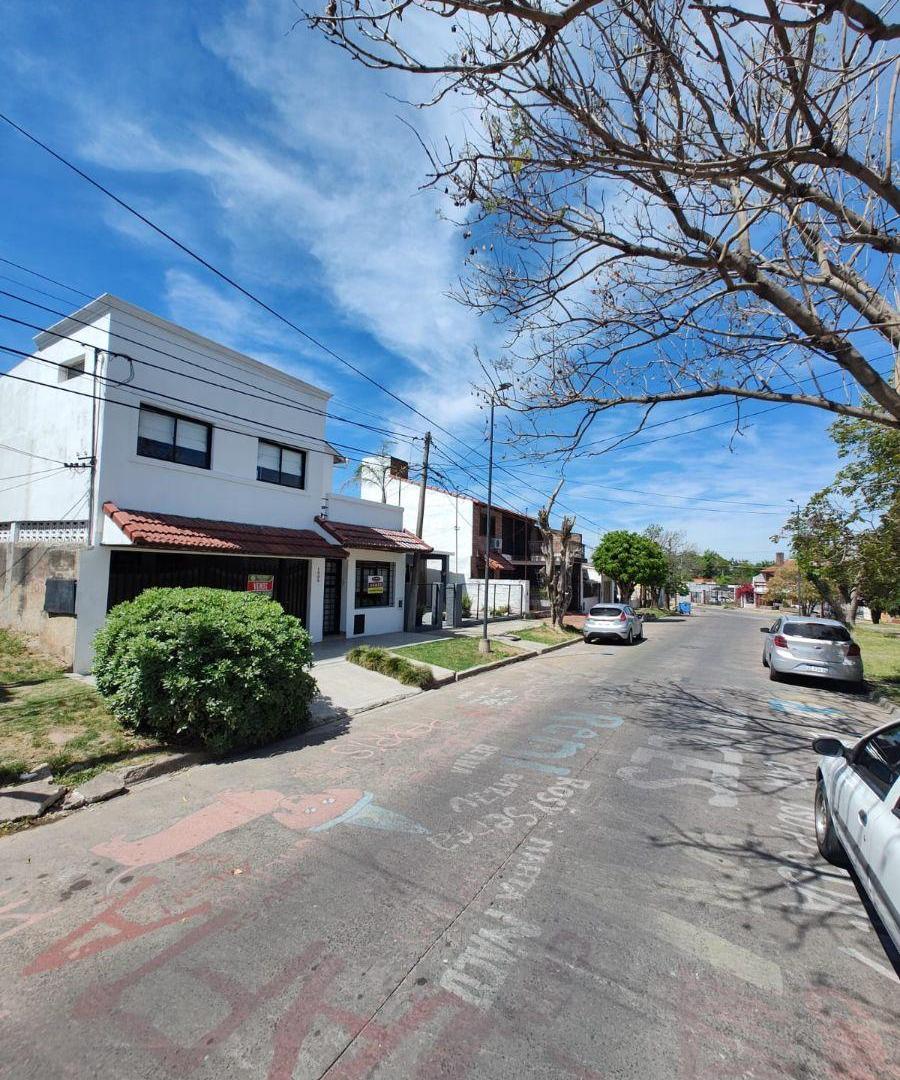 Casa en Paraná 4 dormitorios 2 baños 2 cocheras