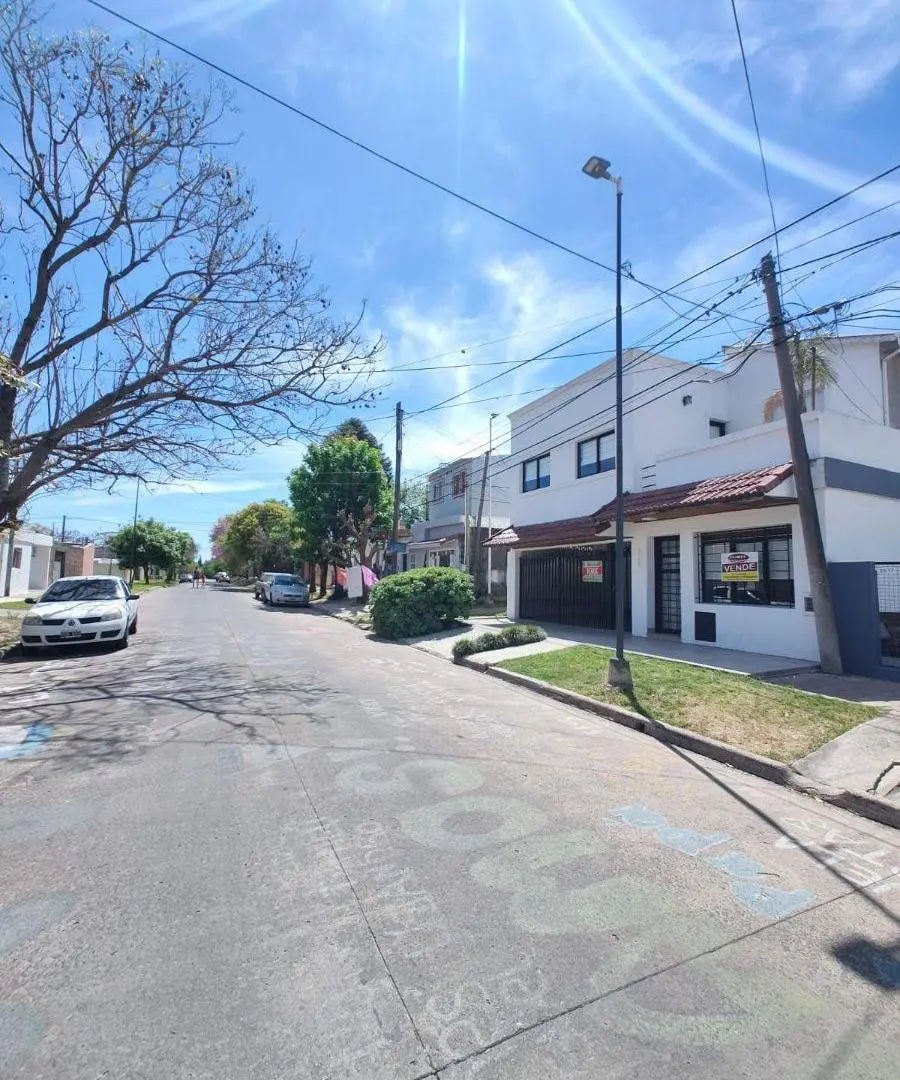 Casa en Paraná 4 dormitorios 2 baños 2 cocheras 3