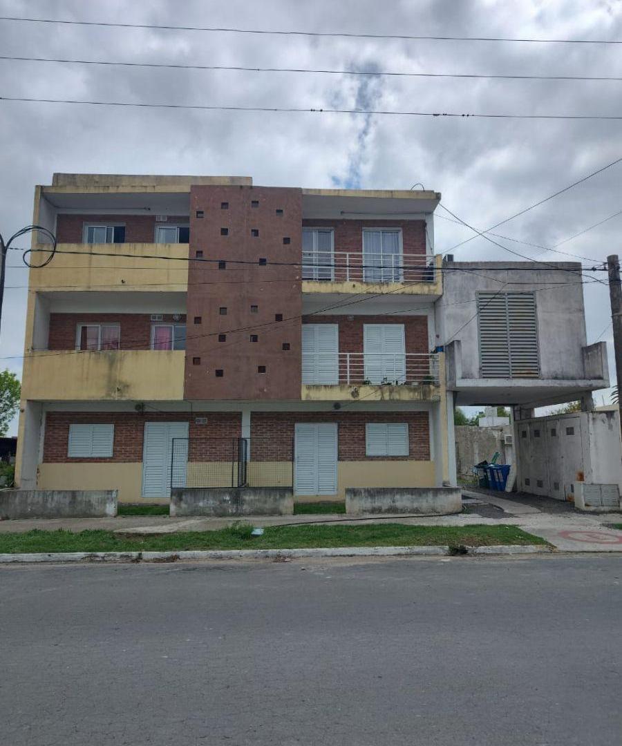 Foto de Departamento en Oro Verde de un dormitorio en planta baja, imagen 1