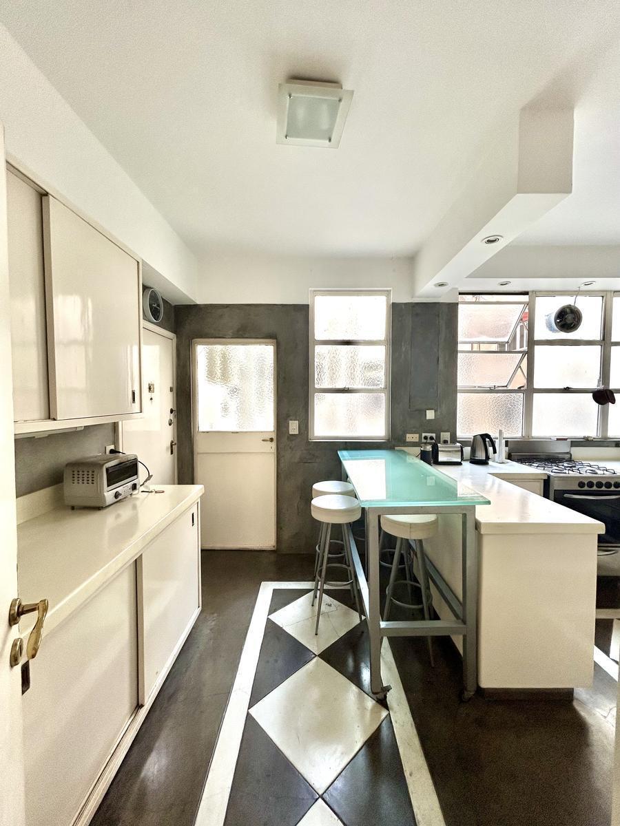 Departamento en Venta de Categoría en La Mejor Zona de Recoleta, 5 Ambientes, Super Luminoso. 2