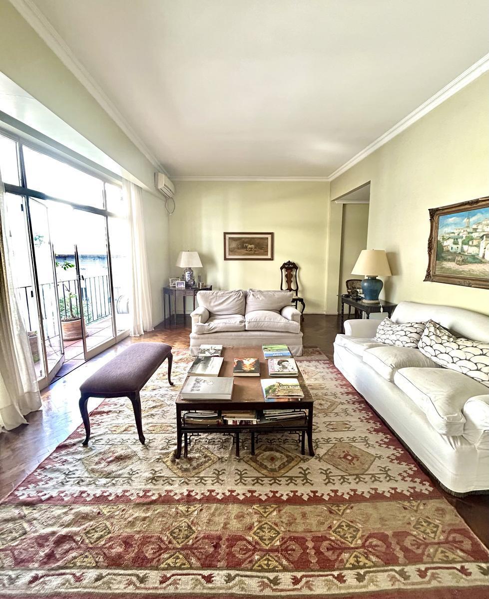 Departamento en Venta de Categoría en La Mejor Zona de Recoleta, 5 Ambientes, Super Luminoso. 1