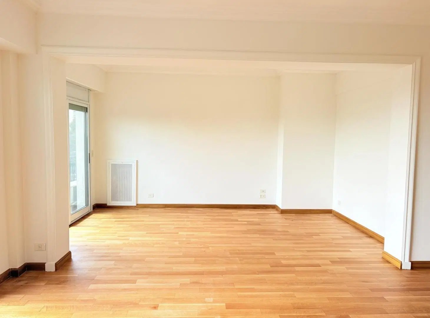 Venta Av. Libertador vista jardines edifico frances cochera vig 24 hs 1