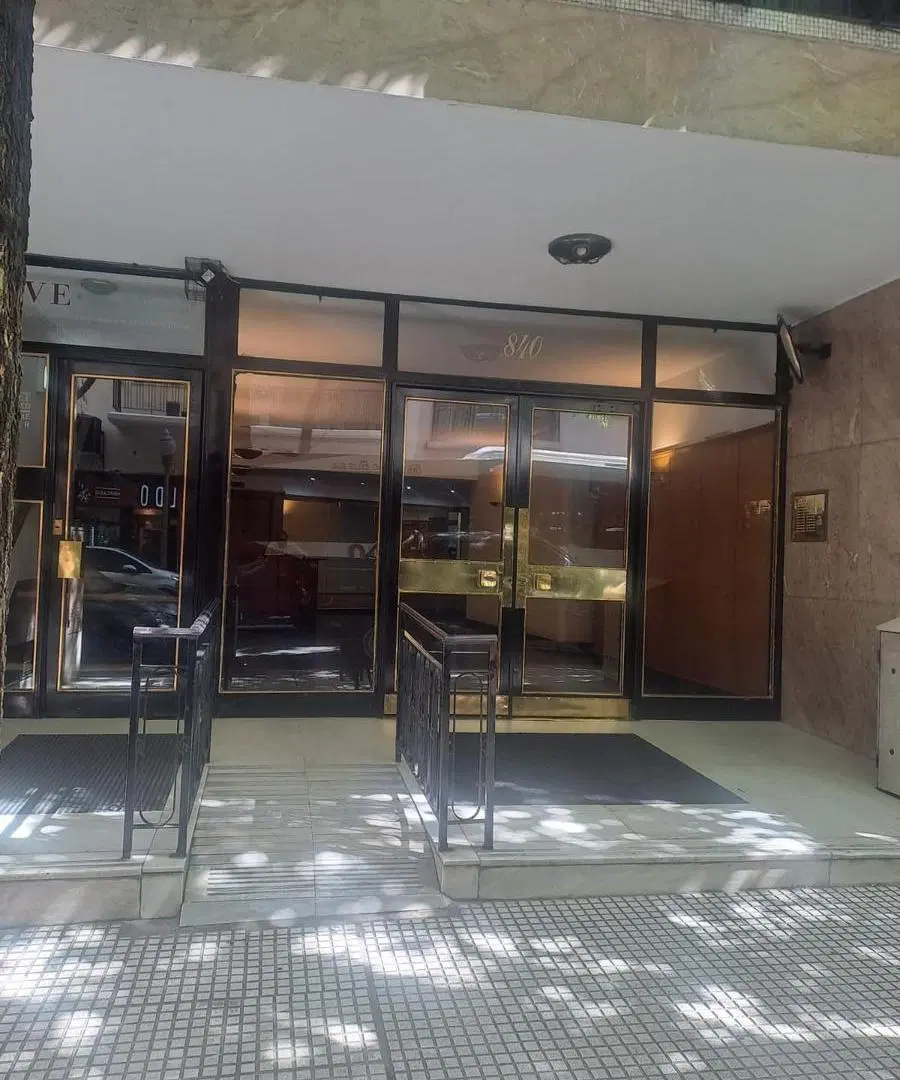 Oficina o departamento para vivienda con muy buenas dimensiones en Retiro, zona Iglesia del Socorro. 3