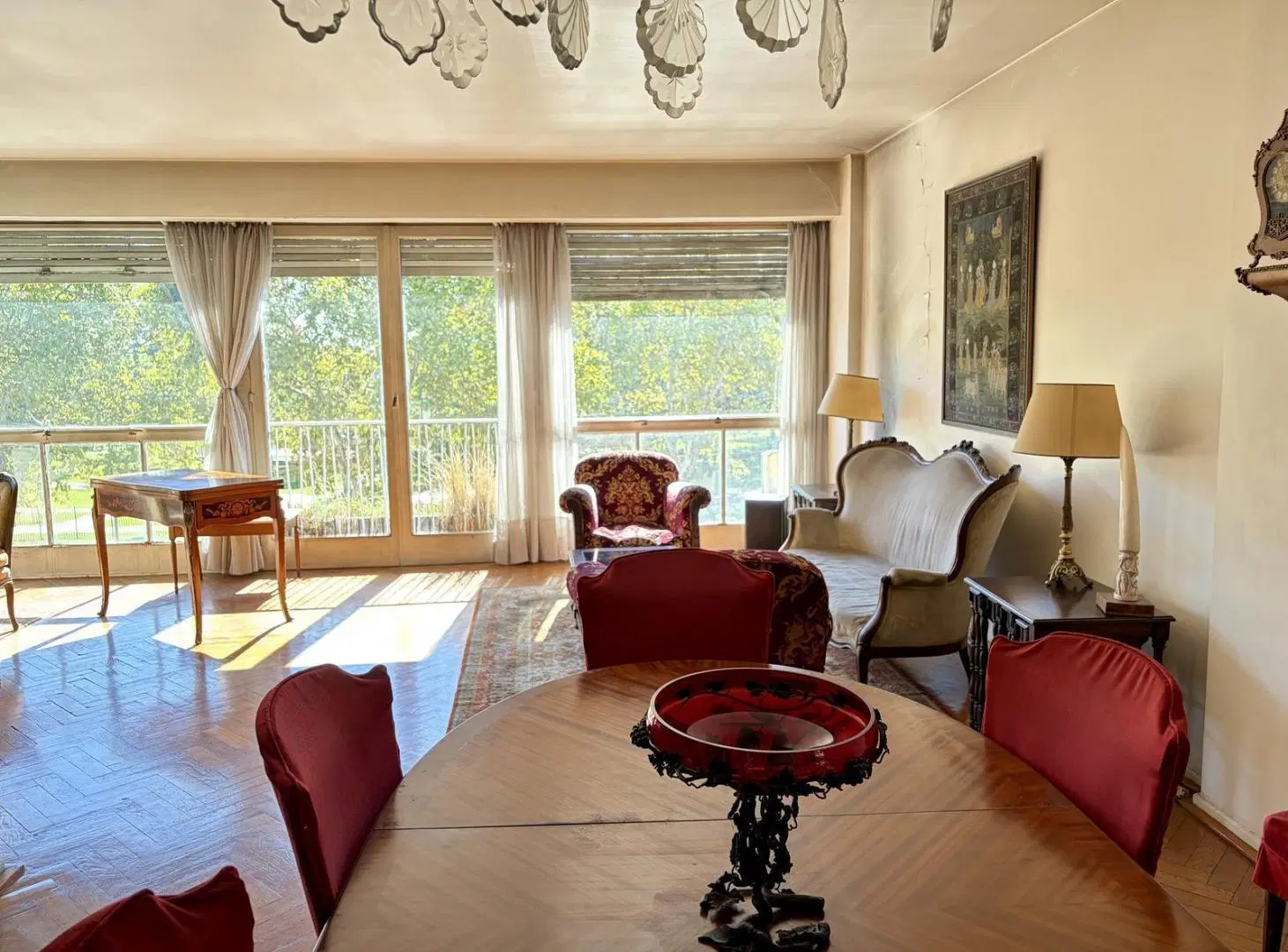 Departamento 5 dormitorios en venta en Recoleta sobre Av. del Libertador frente a plaza, todo verde. 2