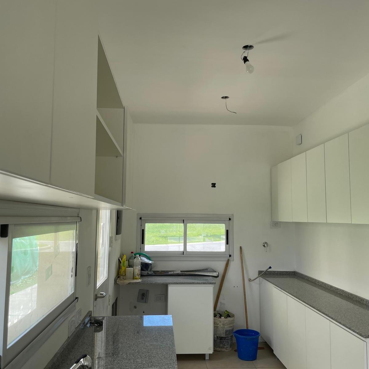 Venta Casa con Piscina en Barrio San Pablo 3