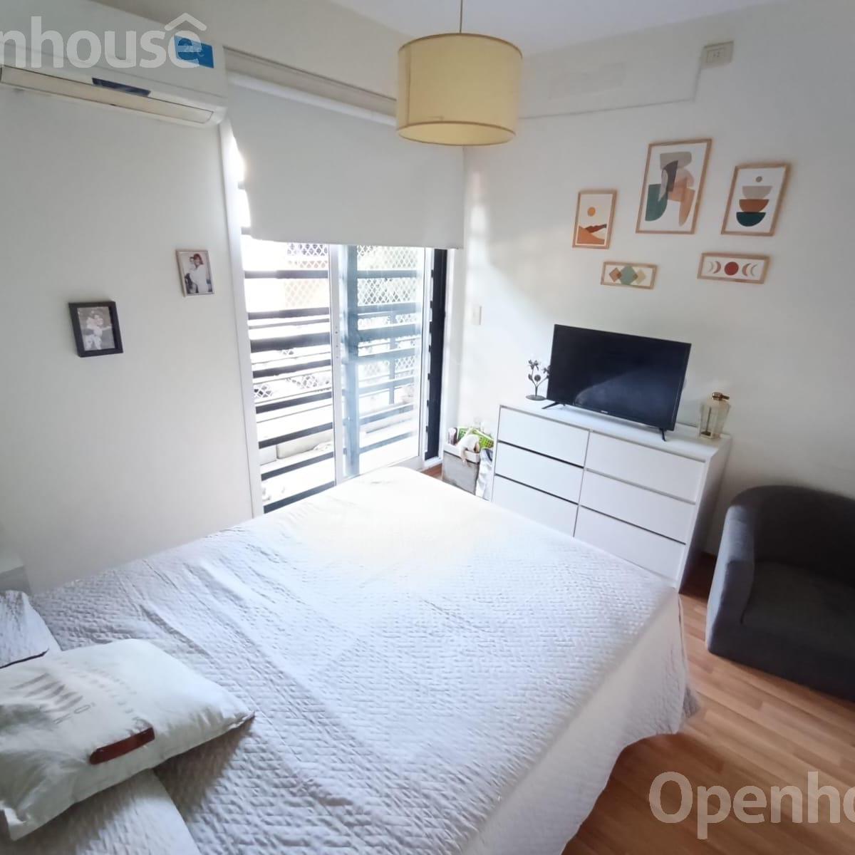Venta Departamento 2 Ambientes con Balcón en Monte Castro 3