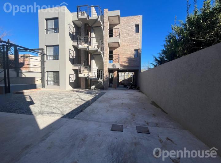ALQUILER-EXCELENTE DEPTO 2 AMB CON COCHERA Y PATIO PRIVADO-200M ESTACION PILAR 2
