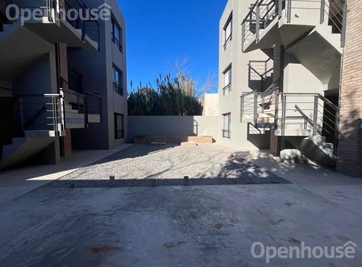 ALQUILER-EXCELENTE DEPTO 2 AMB CON COCHERA Y PATIO PRIVADO-200M ESTACION PILAR 5