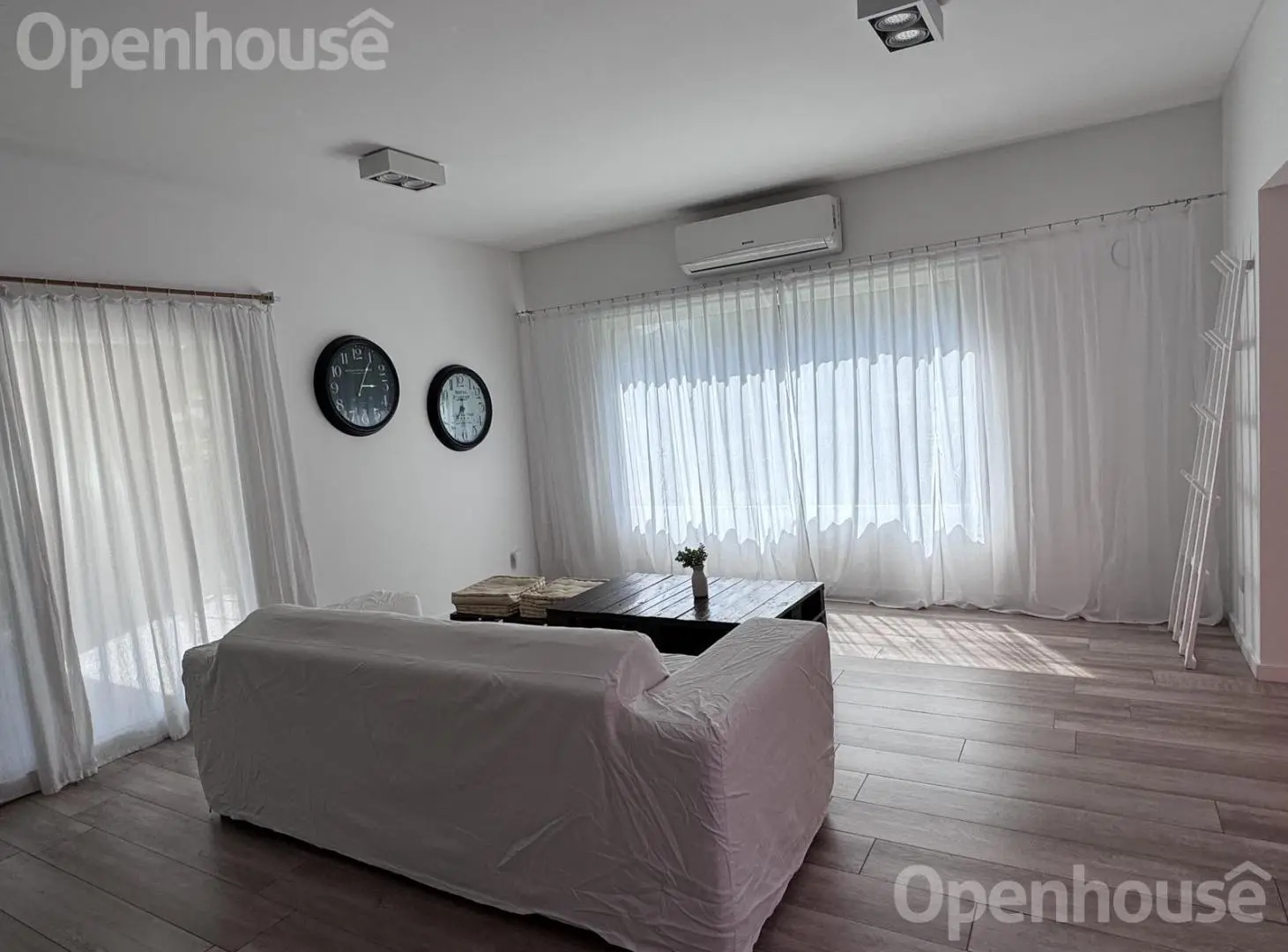 Venta casa impecable en Altos de Campo Grande Pilar 3