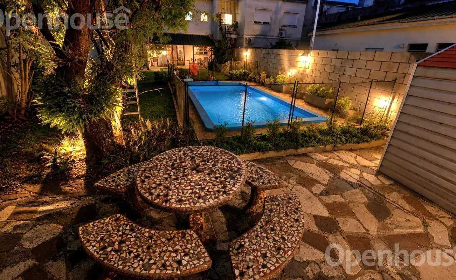 Venta casa 4 ambientes con cochera, parque y piscina en Florida 1