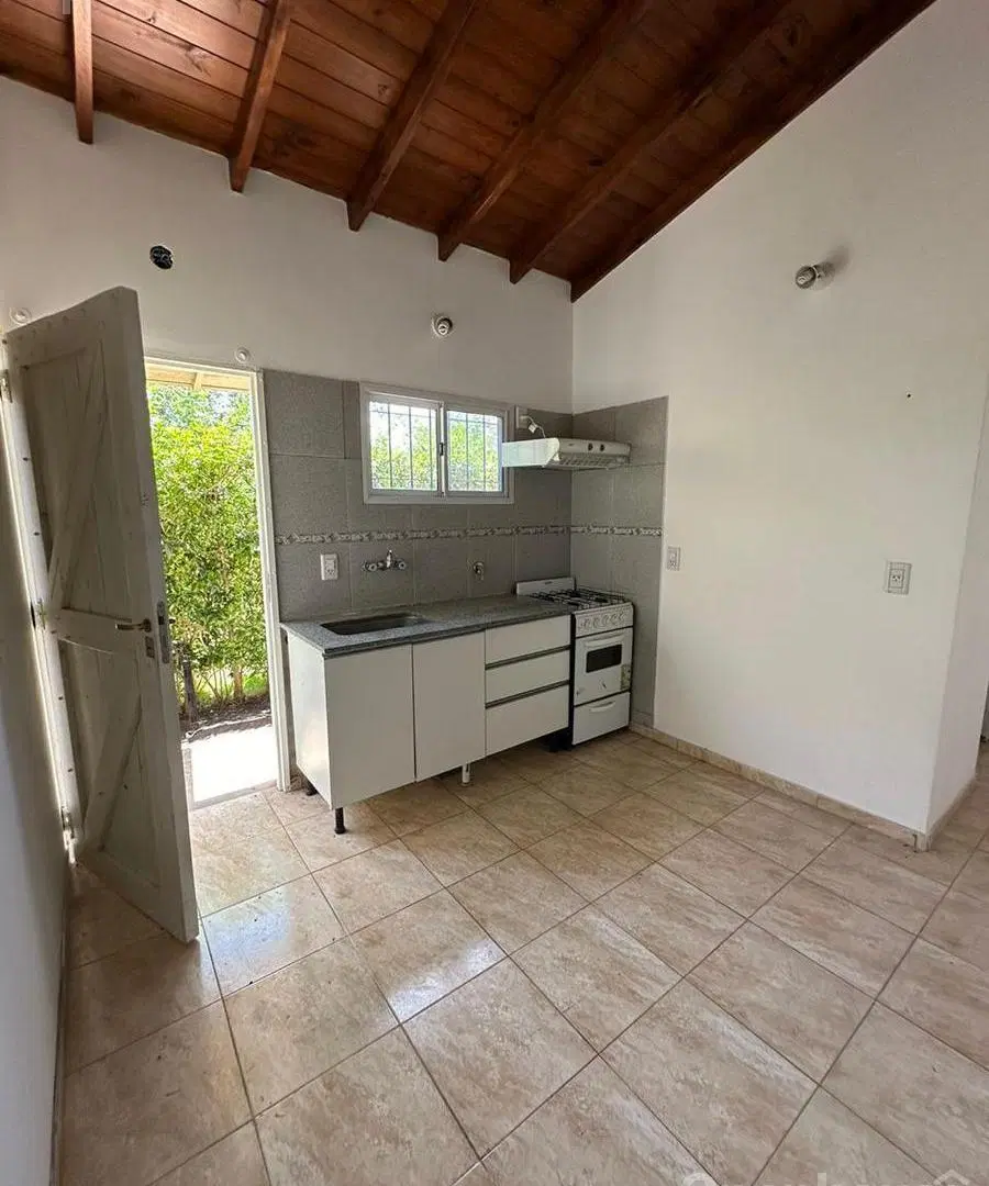 Alquiler departamento tipo casa  Pilar 4