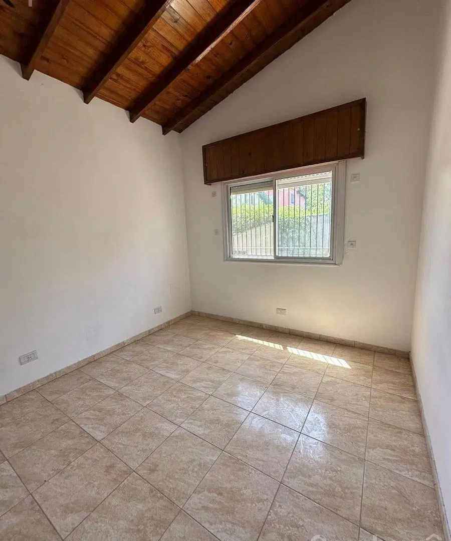 Alquiler departamento tipo casa  Pilar 3