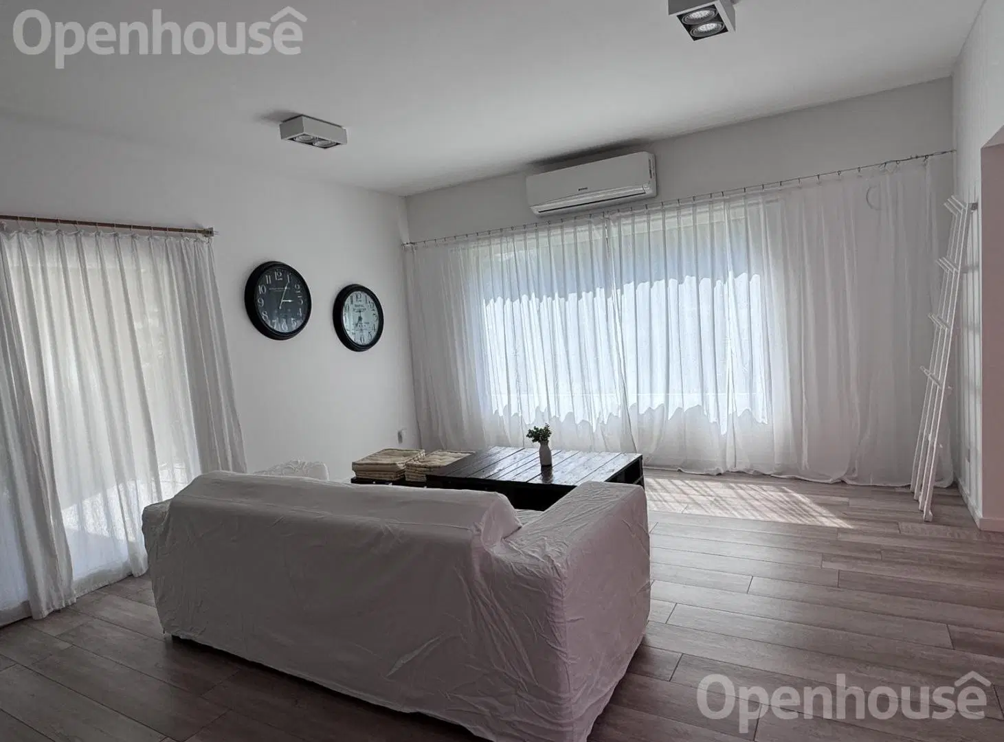 Venta casa impecable en Altos de Campo Grande Pilar 3