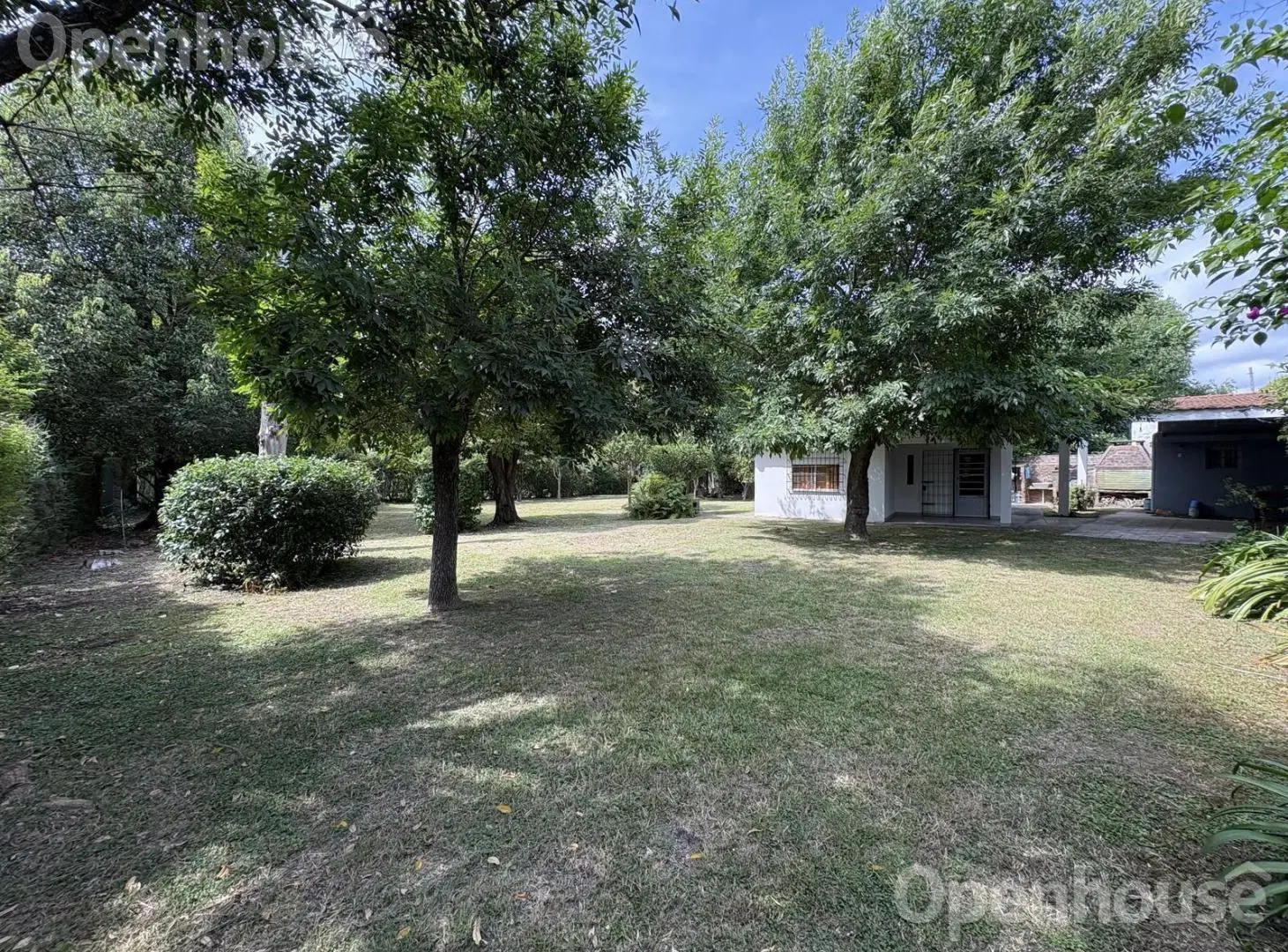 VENTA - CASA CON HERMOSO PARQUE-BARRIO PELLEGRINI II -VILLA ROSA-PILAR 4