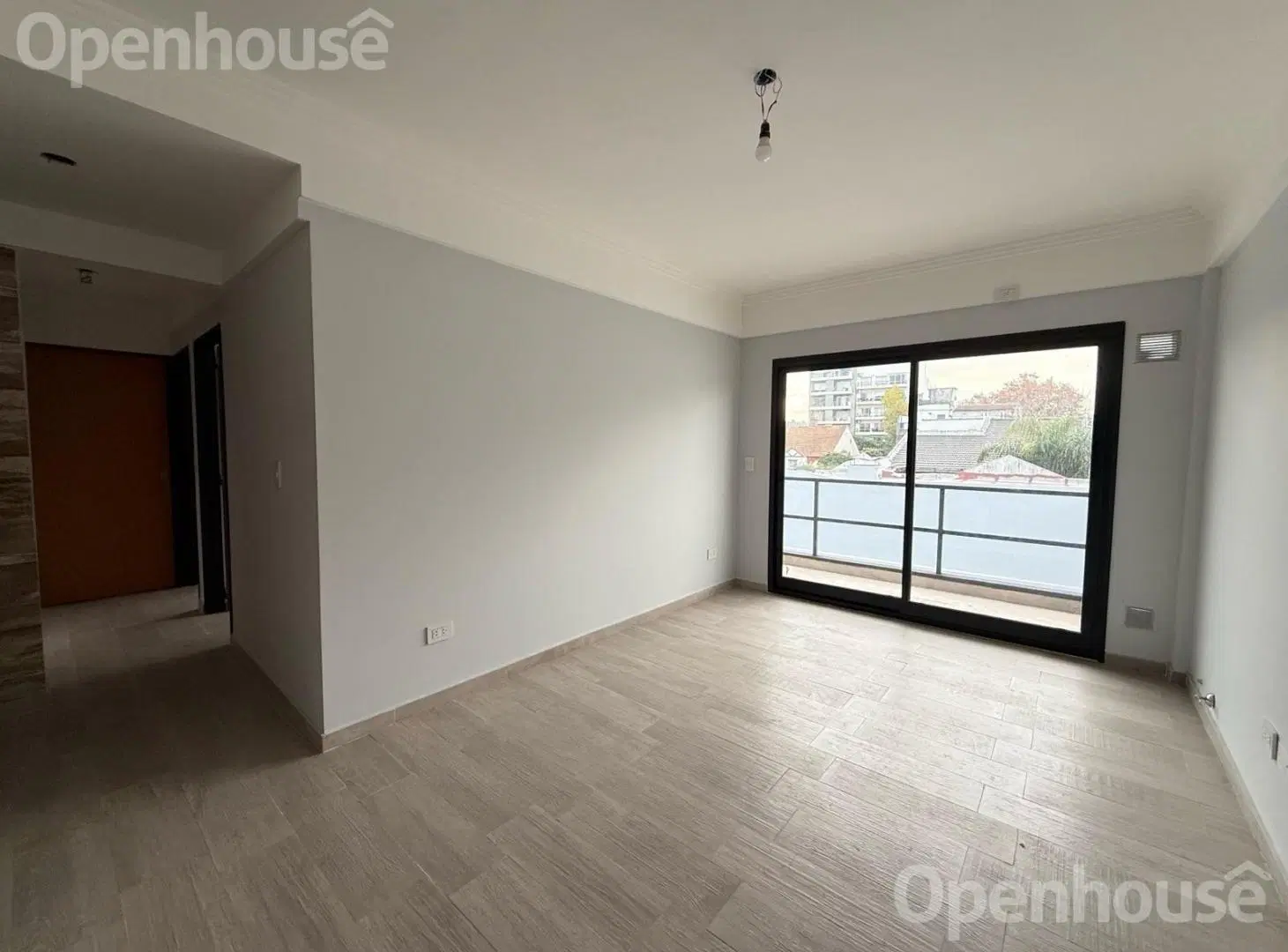 Departamento 3 Ambientes en Venta con Balcon y Terraza en Monte Castro 2