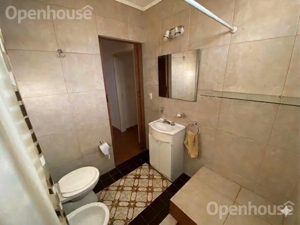 VENTA Casa 4 ambientes con cochera, patio, terraza y parrilla 3