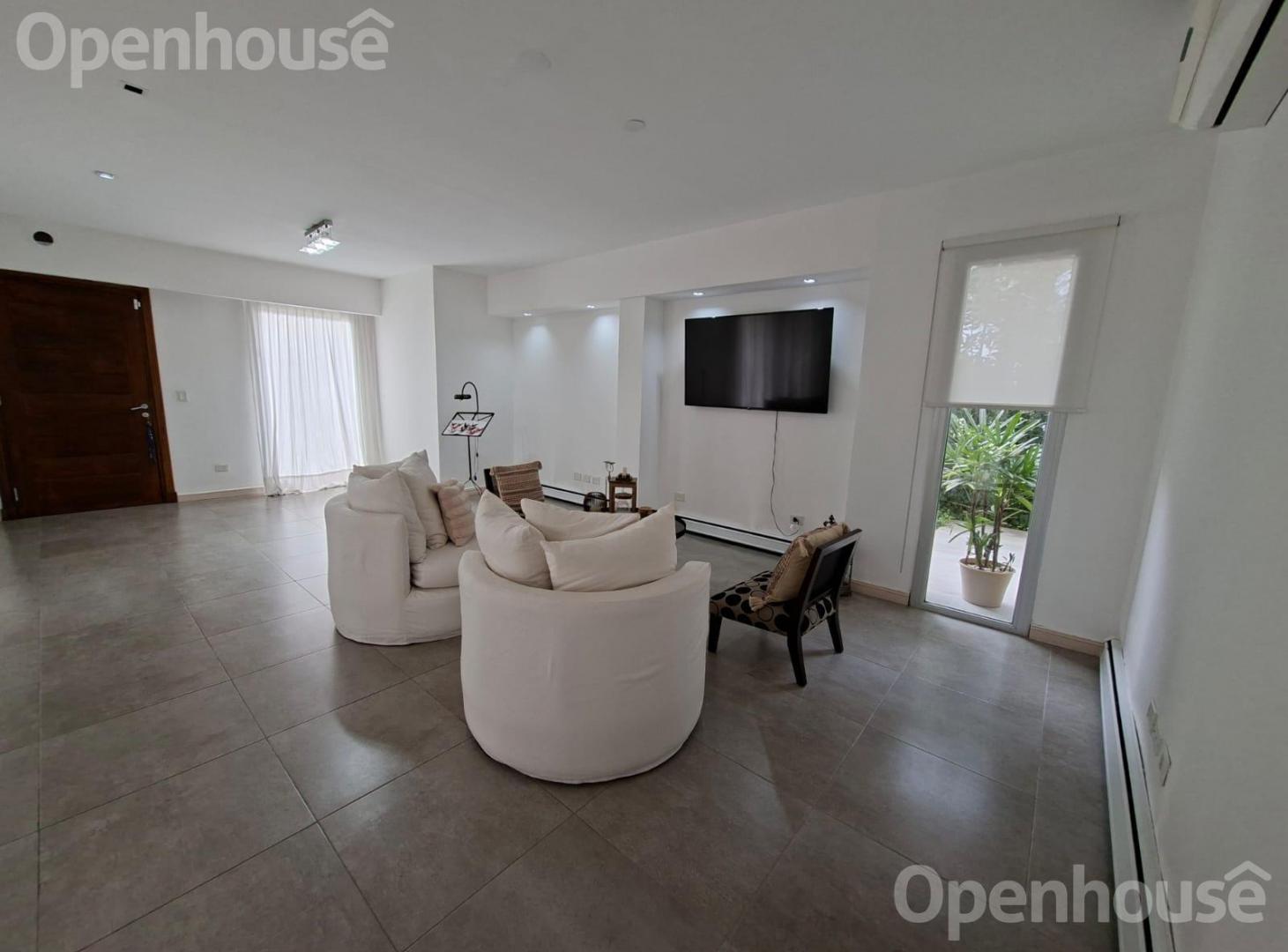 Foto de Venta Casa La Martinica- Pilar- en 2 plantas- Galería- Jardín y Cochera., imagen 2