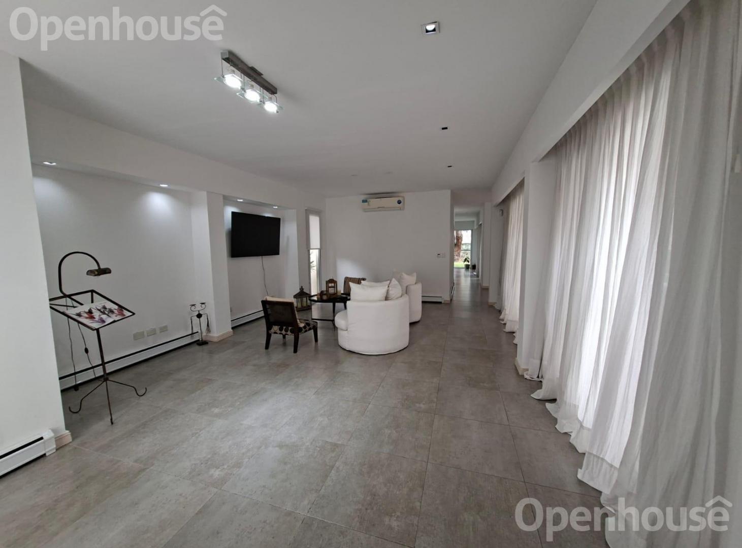 Foto de Venta Casa La Martinica- Pilar- en 2 plantas- Galería- Jardín y Cochera., imagen 1