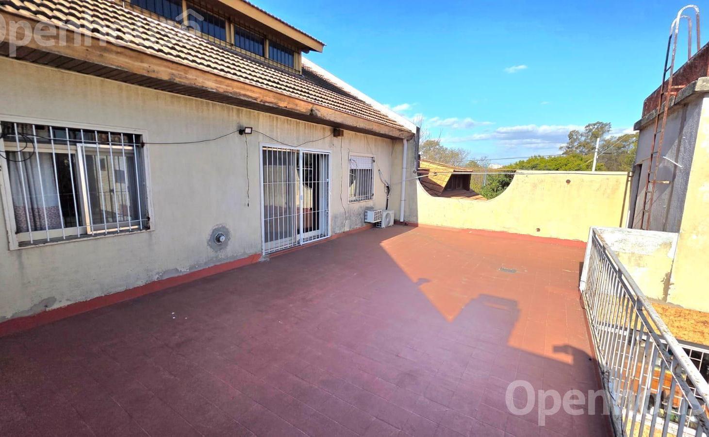 Foto de Venta casa 7 ambientes cochera, parque y terraza en Villa Martelli, imagen 3