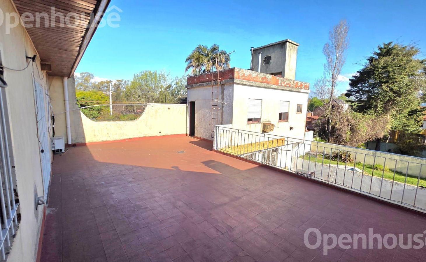 Foto de Venta casa 7 ambientes cochera, parque y terraza en Villa Martelli, imagen 1
