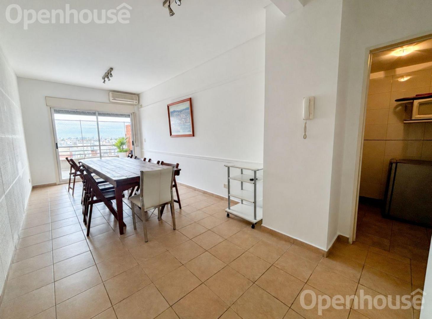 Foto de Semipiso de categoria / 4 ambientes + dependencia, cochera y piscina., imagen 5