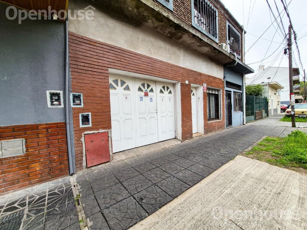 Foto de PH 3 AMB C/ 2 PATIOS, TERRAZA Y COCHERA, imagen 2