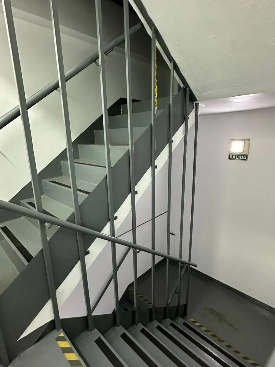Galpon/empresa en 3 Plantas con Oficinas 4