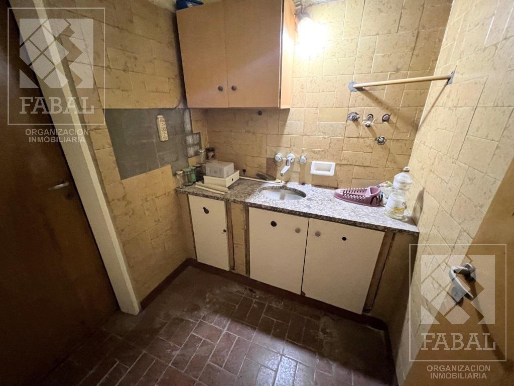 Local con Oficinas y Galpón Venta Centro Sur Neuquén 2