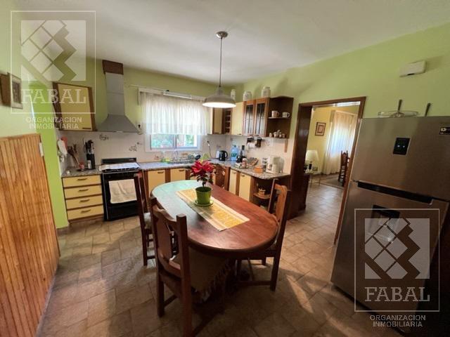 Casa Venta Allen, 4 Dorm., 3 Baños, Cochera, Jardín con Parrilla y Estudio Independiente 3