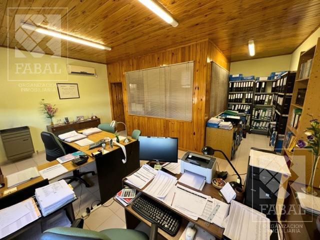 Casa Venta Allen, 4 Dorm., 3 Baños, Cochera, Jardín con Parrilla y Estudio Independiente 4