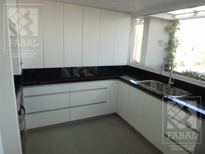 Departamento venta Centro Neuquén, 1 dormitorio, 2 baños, parrilla, terraza y cochera