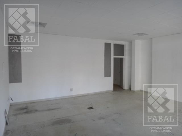 Local venta Centro, 73 m2 con salón comercial, depósito, cocina y baño