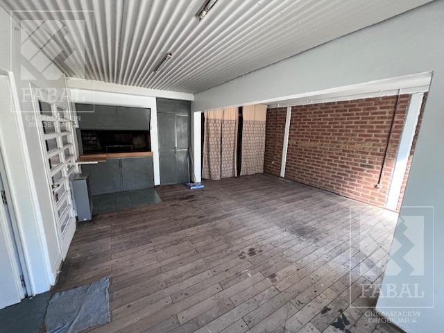 Casa Venta Manzanar Cipolletti, 3 Dorm., 3 Baños, Quincho - Garaje y Jardín con Pileta 2