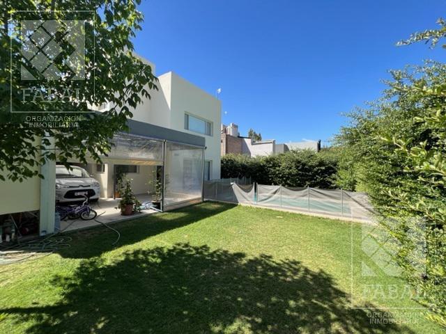 Casa Venta Barrio Privado Plottier, 3 Dorm. (Suite), 3 Baños, Pileta y Cochera X 2 3