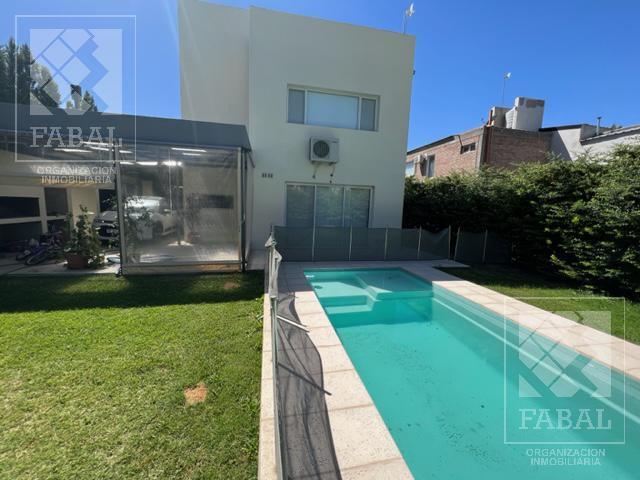 Casa Venta Barrio Privado Plottier, 3 Dorm. (Suite), 3 Baños, Pileta y Cochera X 2 5