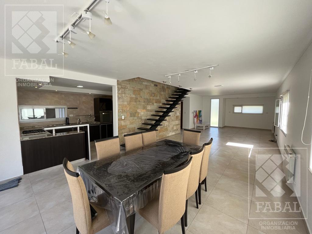 Casa Venta Barrio Privado Plottier, 3 Dorm. (Suite), 3 Baños, Pileta y Cochera X 2 1