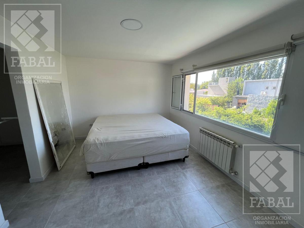 Casa Venta Barrio Privado Plottier, 3 Dorm. (Suite), 3 Baños, Pileta y Cochera X 2 4