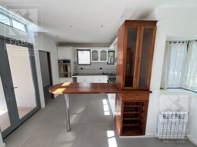 Casa alquiler Barreneche, 3 dormitorios, 3 baños, escritorio, quincho-garaje x 2 autos y jardín 4