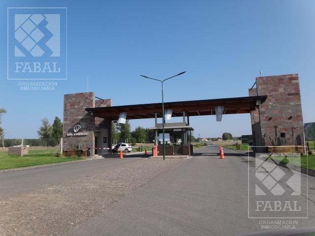 Terreno Venta Los Canales de Plottier, 1.371 m2 en esquina, con cancha de golf, tenis y fútbol