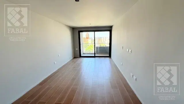 Monoambiente alquiler centro, con baño y balcón 4