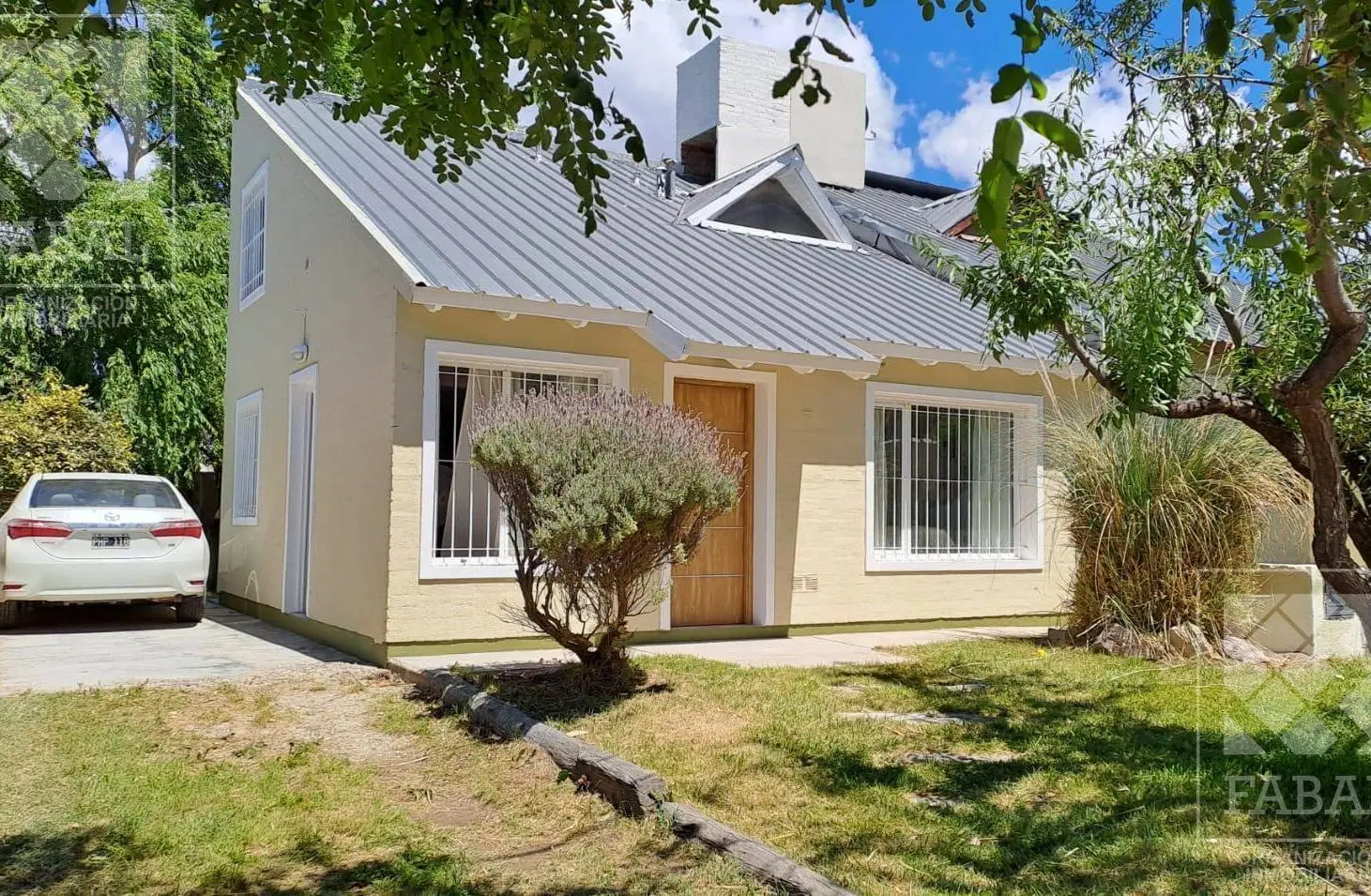 Casa venta Las Grutas, 2 dormitorios, 2 baños, jardín con parrilla y cochera, zona La Rinconada 1