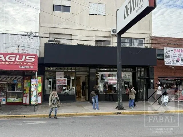 Local alquiler centro, 225 m2 con oficina, baño, depósito y patio 4