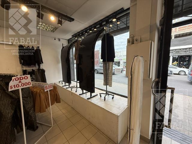 Local alquiler centro, 225 m2 con oficina, baño, depósito y patio