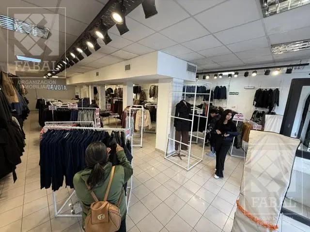 Local alquiler centro, 225 m2 con oficina, baño, depósito y patio 5