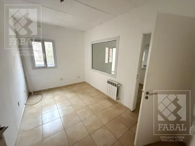 Oficina alquiler centro, 125 m2 con 6 privados, 2 baños y cocina 4
