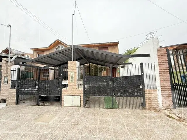 Casa alquiler Santa Genoveva, 2 dormitorios, 2 baños, jardín y cochera 3